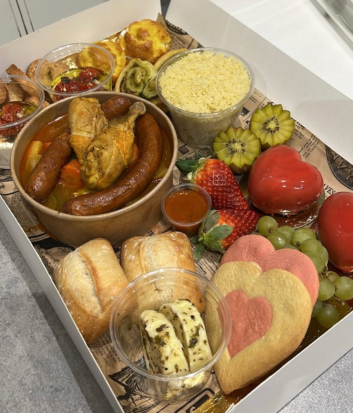 Box brunch généreuse préparée par Les Tartes à Tata
